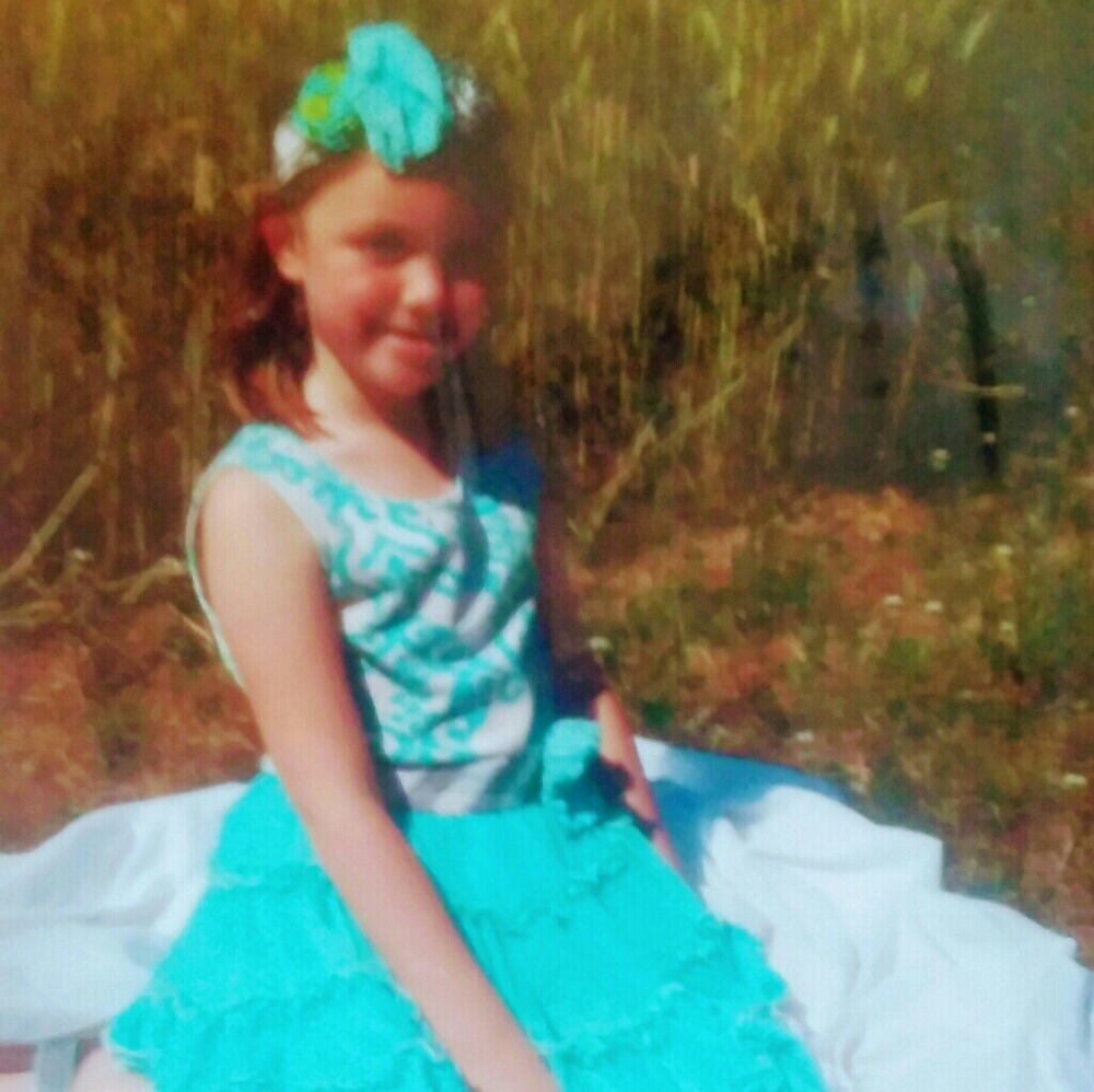 Mudpie ruffle outfit an bow